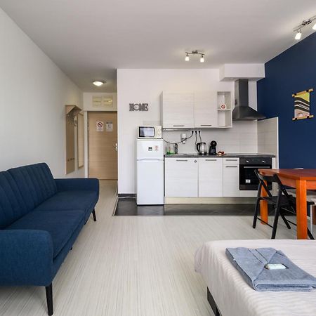 Sun Resort Residential Suite-Free Parking Garage Same Building Budapest Exteriör bild