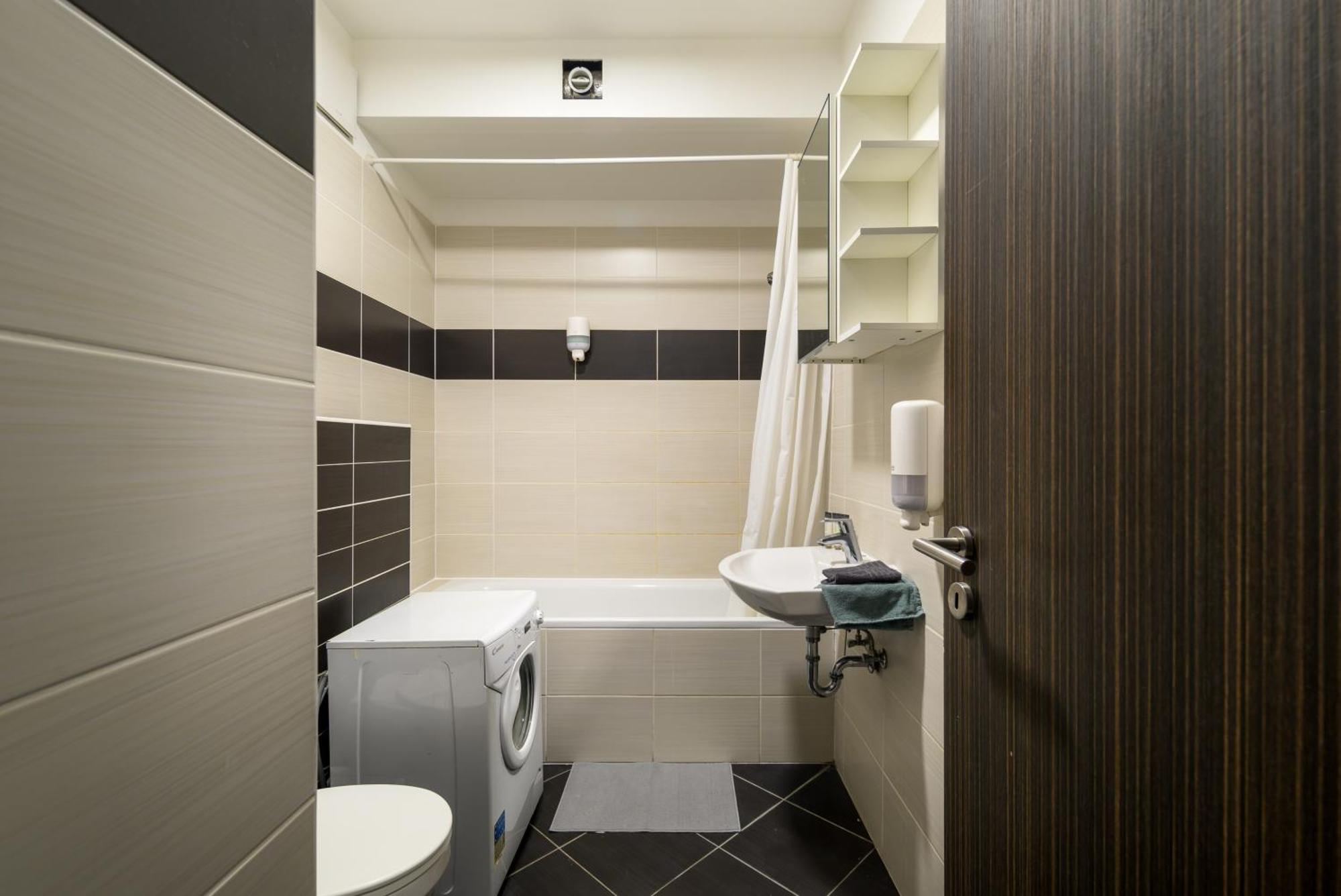 Sun Resort Residential Suite-Free Parking Garage Same Building Budapest Exteriör bild